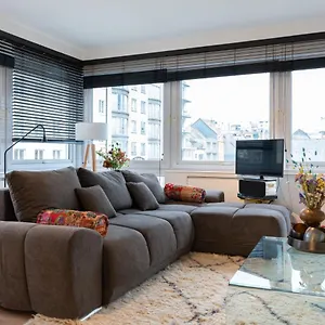 Modern Luxury With Free Parking Space In The Center, Close To The , Ostende Belgique